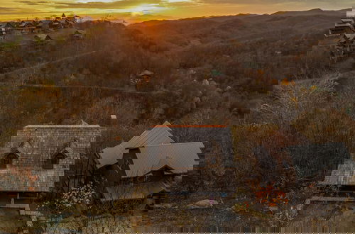 Photo 8 - Blue Ridge Mountain Cabin With Stunning Views