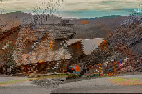 Photo 9 - Blue Ridge Mountain Cabin With Stunning Views