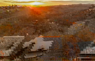 Photo 3 - Blue Ridge Mountain Cabin With Stunning Views