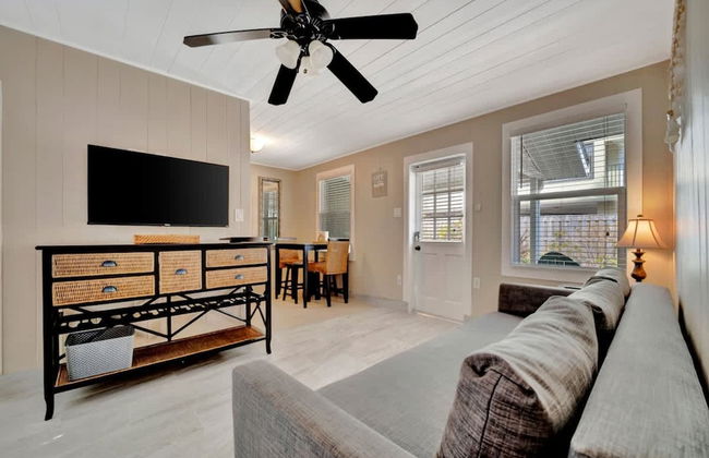 Stones Throw Beachside Bungalow 1 ON THE Beach - Foto 6