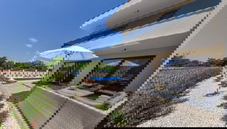 Foto 1 - Villa Sunrise With Outdoor Pool
