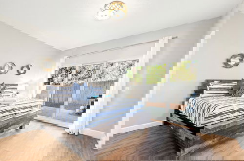 Foto 8 - Sailors Cove: 5-bedroom, 4.5 Baths, Sleeps 12! Steps Away From the Beach!