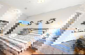 Foto 3 - Sailors Cove: 5-bedroom, 4.5 Baths, Sleeps 12! Steps Away From the Beach!