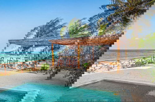 Foto 52 - Solymar Staffed Beach Front Villa