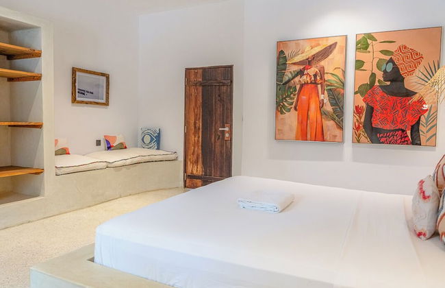 Solymar Staffed Beach Front Villa - Foto 8