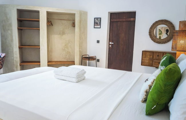 Solymar Staffed Beach Front Villa - Foto 31