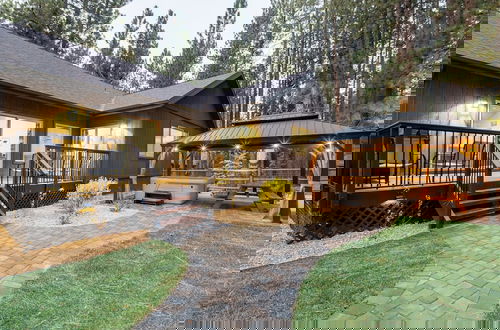 Foto 45 - Lazy Bear Lodge by Avantstay Pine Tree Paradise w Game Room