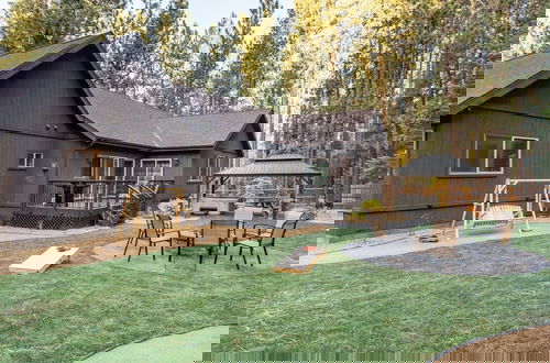 Foto 2 - Lazy Bear Lodge by Avantstay Pine Tree Paradise w Game Room