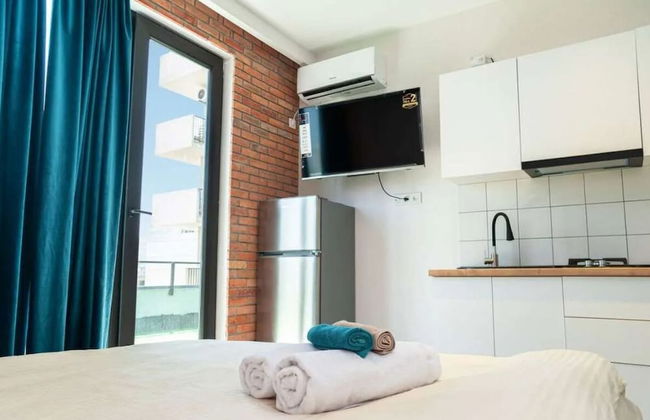 Epic 1Bed unit Huge Balcony area - Photo 1