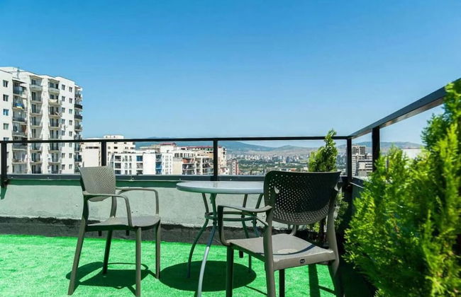 Epic 1Bed unit Huge Balcony area - Photo 5