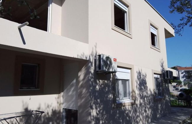 Adriatic Haven Cozy Tivat Apartment With a Terrace - Foto 2