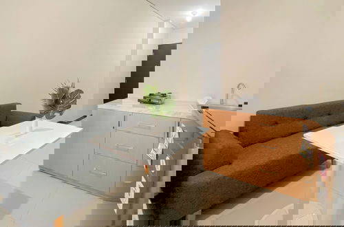 Foto 12 - Best Furnished And Homey Studio Nifarro Park Apartment