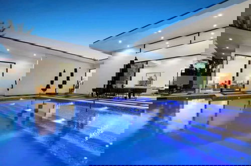 Foto 63 - Bravo by Avantstay Luxe Villa w/ Pool, Hot Tub & Pickleball Sleeps 21