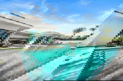 Foto 4 - Bravo by Avantstay Luxe Villa w/ Pool, Hot Tub & Pickleball Sleeps 21