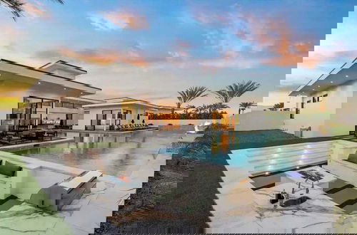 Foto 1 - Bravo by Avantstay Luxe Villa w/ Pool, Hot Tub & Pickleball Sleeps 21