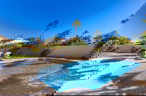 Foto 3 - Modern Family Retreat - Pool Spa Firepit Putt Grn