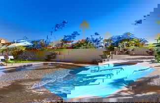 Foto 3 - Modern Family Retreat - Pool Spa Firepit Putt Grn