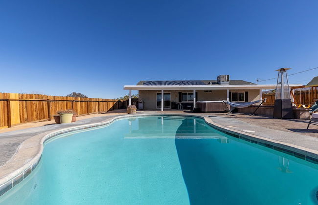 Desert Oasis Cozy Comfort Meets Outdoor Luxury - Photo 49