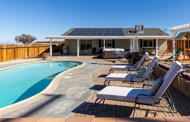 Desert Oasis Cozy Comfort Meets Outdoor Luxury - Photo 46
