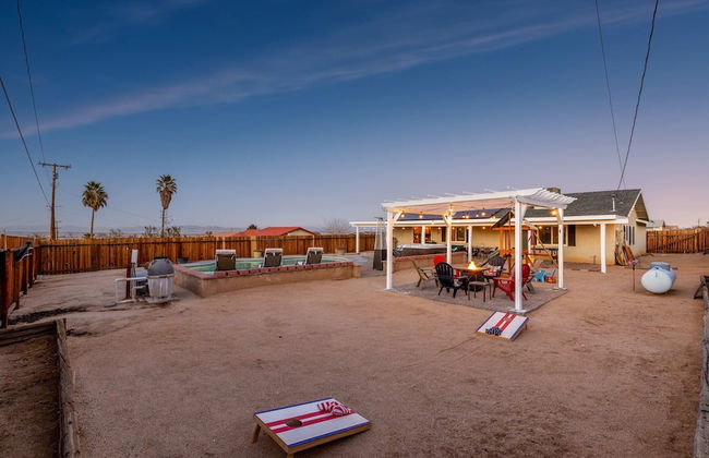 Desert Oasis Cozy Comfort Meets Outdoor Luxury - Photo 56