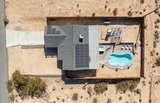 Desert Oasis Cozy Comfort Meets Outdoor Luxury - Photo 79