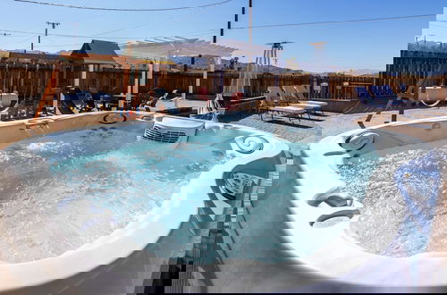 Foto 6 - Desert Oasis Cozy Comfort Meets Outdoor Luxury