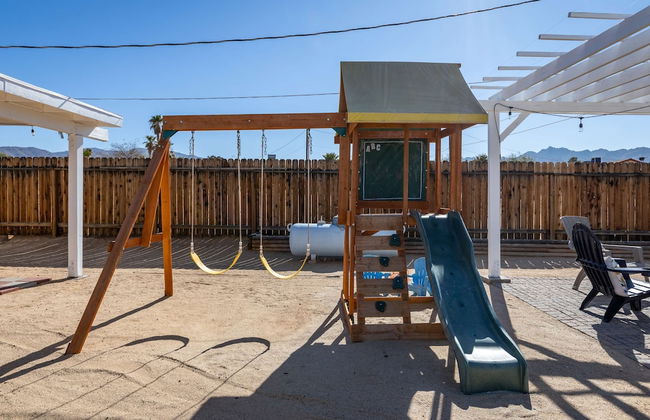 Desert Oasis Cozy Comfort Meets Outdoor Luxury - Photo 43