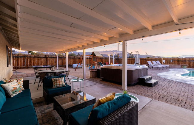 Desert Oasis Cozy Comfort Meets Outdoor Luxury - Photo 55
