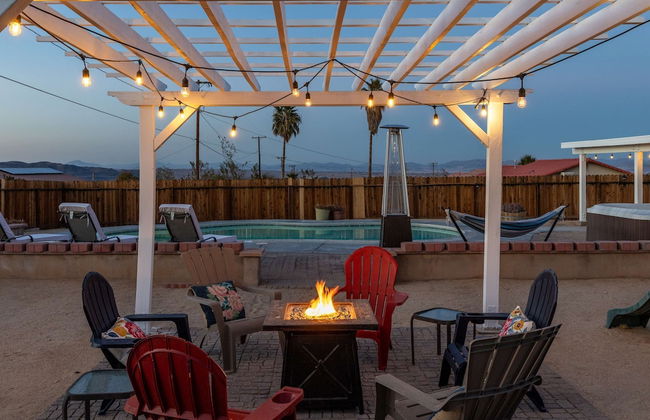 Desert Oasis Cozy Comfort Meets Outdoor Luxury - Photo 57