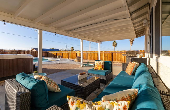 Desert Oasis Cozy Comfort Meets Outdoor Luxury - Photo 52