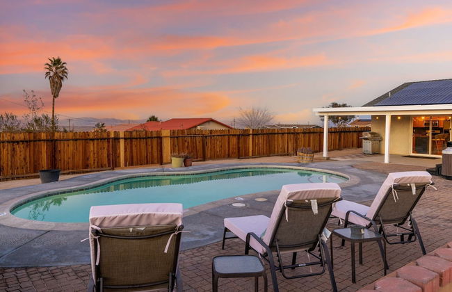 Desert Oasis Cozy Comfort Meets Outdoor Luxury - Photo 4