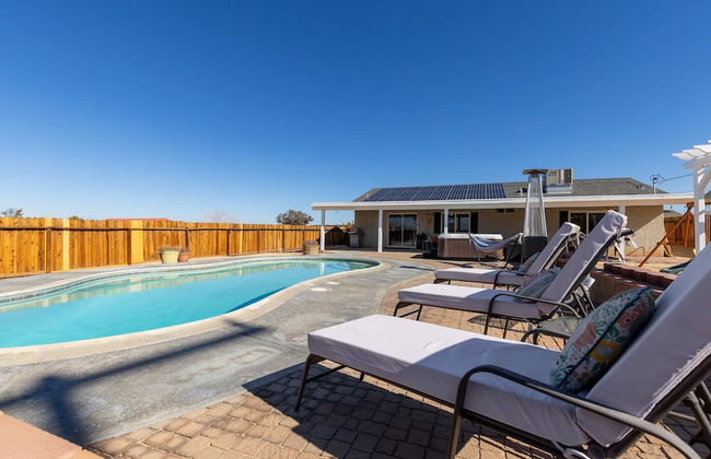 Desert Oasis Cozy Comfort Meets Outdoor Luxury - Photo 47
