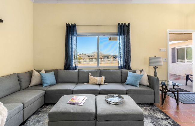 Desert Oasis Cozy Comfort Meets Outdoor Luxury - Photo 15