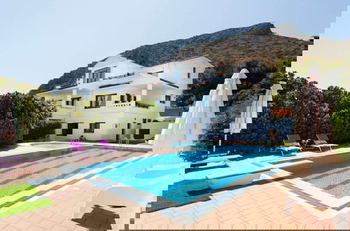 Foto 6 - Artemis Spacious Luxury Villa With XL Private Pool
