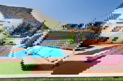 Foto 7 - Artemis Spacious Luxury Villa With XL Private Pool