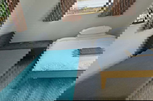 Photo 4 - 1 double and 1 sofa bed Garden Chalet