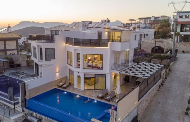 Stunning 4-bedroom Villa in Kaş With Private Pool and Breathtaking Ocean Views - Foto 14