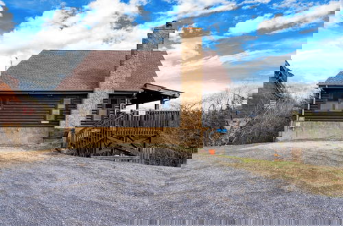 Foto 29 - Mountains are Calling by Avantstay Sleeps 8 Hot Tub + Game Loft Located in Douglas Lake Resort