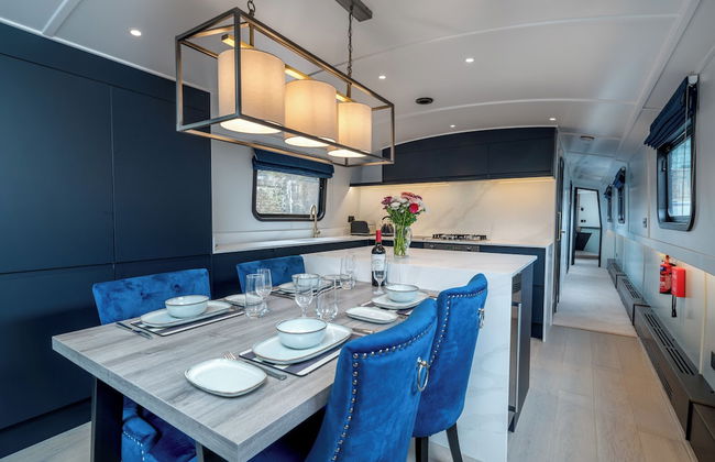 Elegant houseboat near Canary Wharf - Photo 18