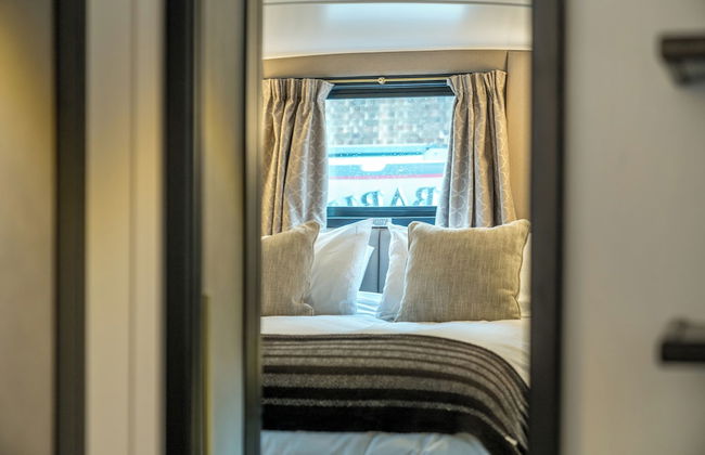 Elegant houseboat near Canary Wharf - Photo 8