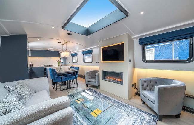 Elegant houseboat near Canary Wharf - Photo 1