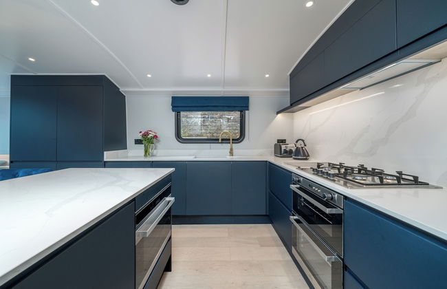 Elegant houseboat near Canary Wharf - Photo 17