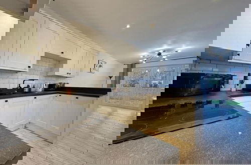 Foto 10 - 4 Guests - 2 Bedrooms - Parking - 9min City Centre