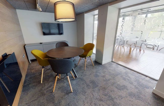 Wilmslow Park - Photo 1