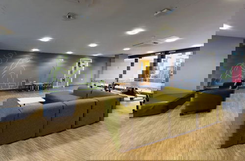 Photo 4 - Sterling Court