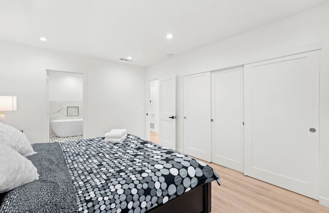 Not Affected by the Fire/spacious Modern Retreat w Luxury Amenities & Style - Foto 8