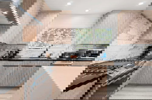 Foto 19 - Not Affected by the Fire/spacious Modern Retreat w Luxury Amenities & Style