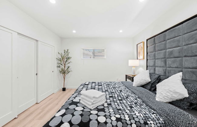 Not Affected by the Fire/spacious Modern Retreat w Luxury Amenities & Style - Foto 9