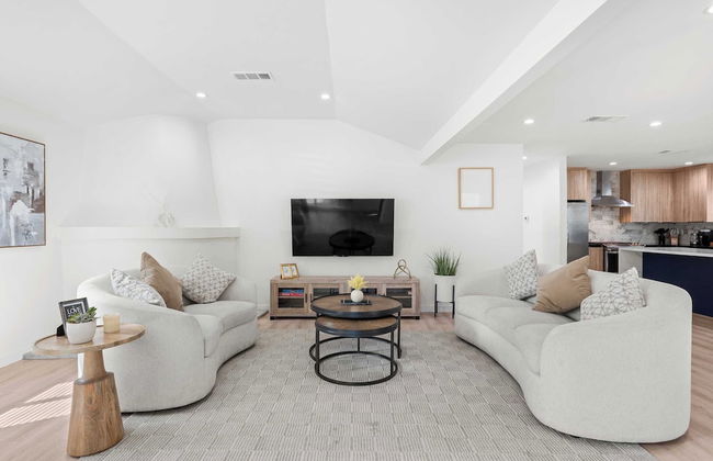 Not Affected by the Fire/spacious Modern Retreat w Luxury Amenities & Style - Foto 27