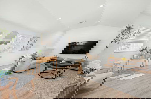 Foto 28 - Not Affected by the Fire/spacious Modern Retreat w Luxury Amenities & Style